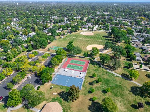 Tiny photo for 616 S Ahrens Avenue, Lombard, IL 60148 (MLS # 12482311)