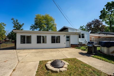 Tiny photo for 616 S Ahrens Avenue, Lombard, IL 60148 (MLS # 12482311)