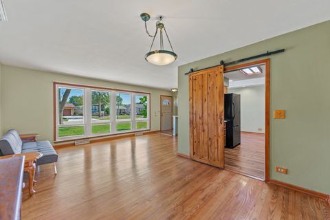 Tiny photo for 616 S Ahrens Avenue, Lombard, IL 60148 (MLS # 12482311)