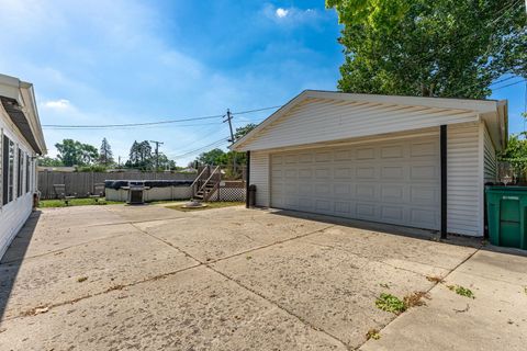 Tiny photo for 616 S Ahrens Avenue, Lombard, IL 60148 (MLS # 12482311)