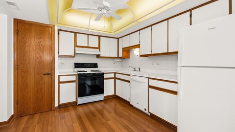 Tiny photo for 7911 W 157th Street #2W, Orland Park, IL 60462 (MLS # 12496781)