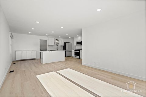 Tiny photo for 523 Hamilton Avenue, Westmont, IL 60559 (MLS # 12516246)