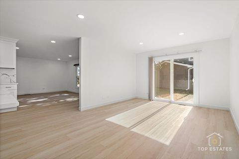 Tiny photo for 523 Hamilton Avenue, Westmont, IL 60559 (MLS # 12516246)