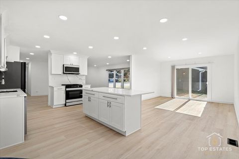 Tiny photo for 523 Hamilton Avenue, Westmont, IL 60559 (MLS # 12516246)