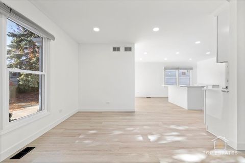 Tiny photo for 523 Hamilton Avenue, Westmont, IL 60559 (MLS # 12516246)