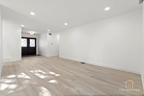 Tiny photo for 523 Hamilton Avenue, Westmont, IL 60559 (MLS # 12516246)