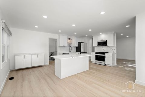 Tiny photo for 523 Hamilton Avenue, Westmont, IL 60559 (MLS # 12516246)