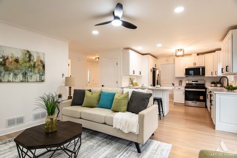 Tiny photo for 51 W FABISH Drive, Buffalo Grove, IL 60089 (MLS # 12496183)