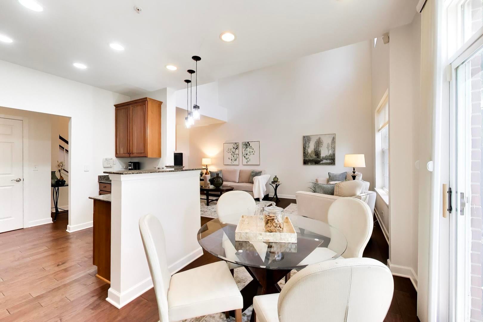 899 Bromley Place