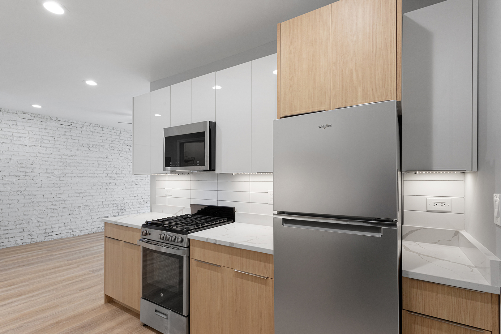 1629 W Chase Avenue 3C