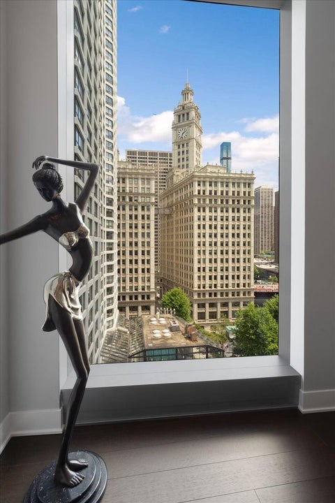 Tiny photo for 403 N Wabash Avenue #10B, Chicago, IL 60611 (MLS # 12716731)