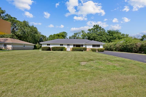 Tiny photo for 12 E Elaine Circle, Prospect Heights, IL 60070 (MLS # 12690298)
