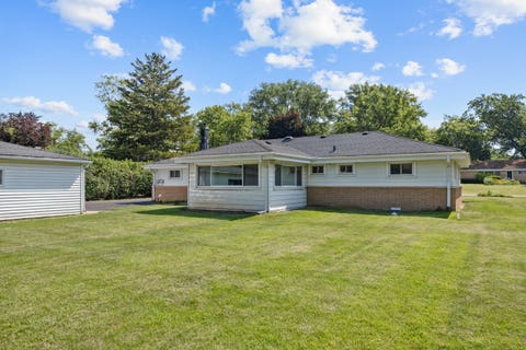Tiny photo for 12 E Elaine Circle, Prospect Heights, IL 60070 (MLS # 12690298)