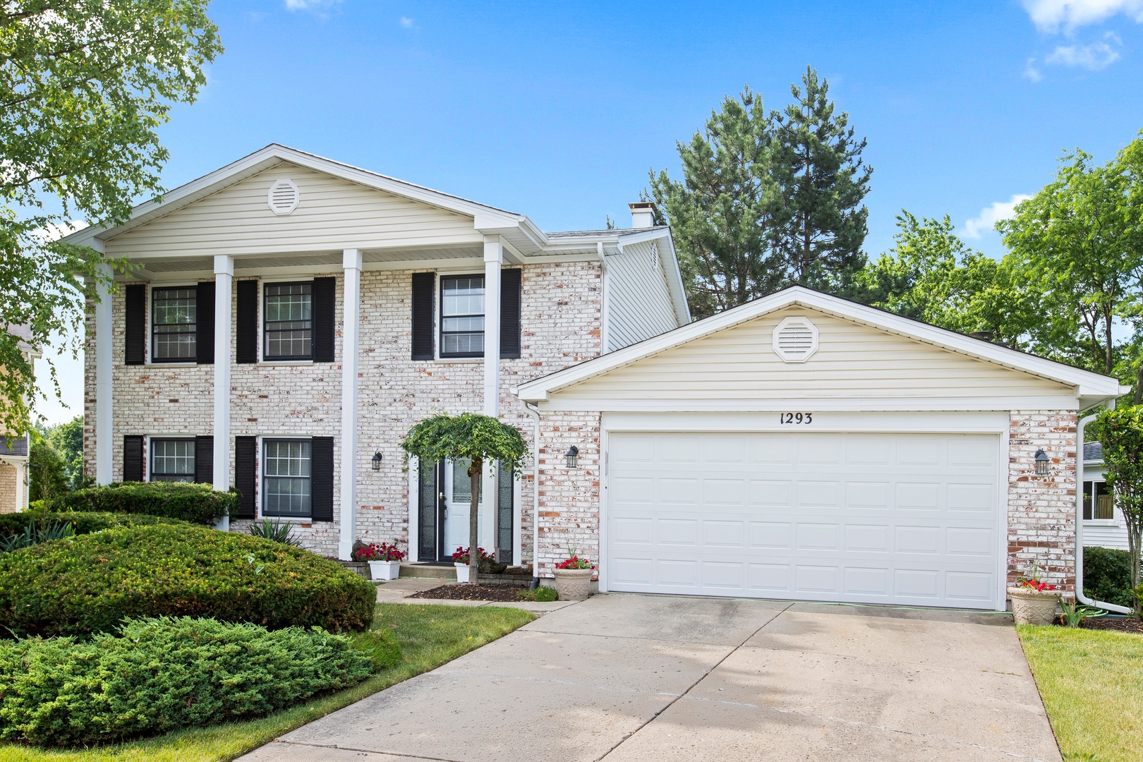Photo 1 of 25 — 1293 W New Britton Drive, Hoffman Estates, IL 60192