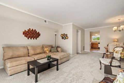 Tiny photo for 3256 Sanders Road #4E, Northbrook, IL 60062 (MLS # 12405188)