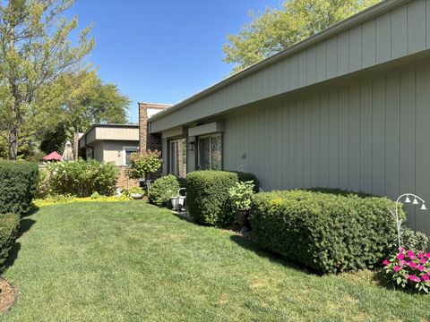 Tiny photo for 9 Temple Garden Court, St. Charles, IL 60174 (MLS # 12479503)