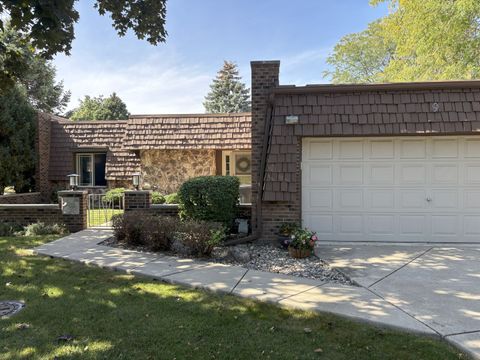 Photo of 9 Temple Garden Court, St. Charles, IL 60174 (MLS # 12479503) Photo of 9 Temple Garden Court, St. Charles, IL 60174 (MLS # 12479503)