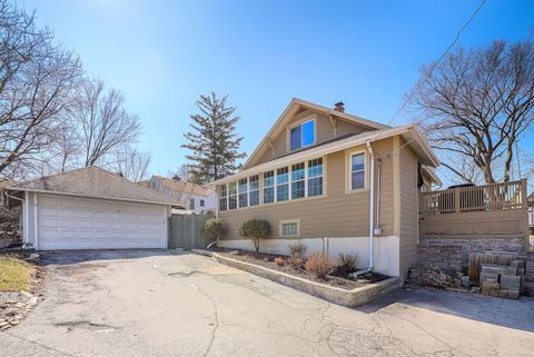 Tiny photo for 405 Singer Avenue, Lemont, IL 60439 (MLS # 12610901)