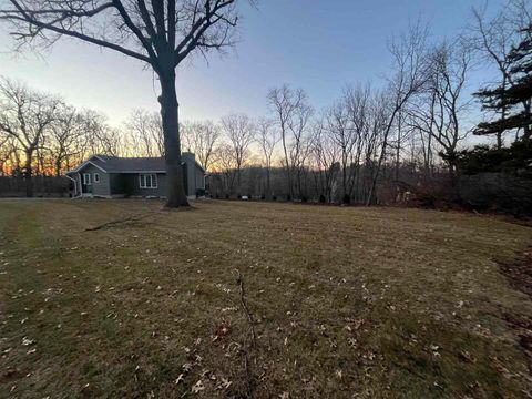 Tiny photo for 25130 Valley Dr Drive, Bettendorf, IA 52722 (MLS # 100000654)