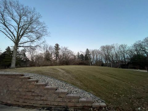 Tiny photo for 25130 Valley Dr Drive, Bettendorf, IA 52722 (MLS # 100000654)