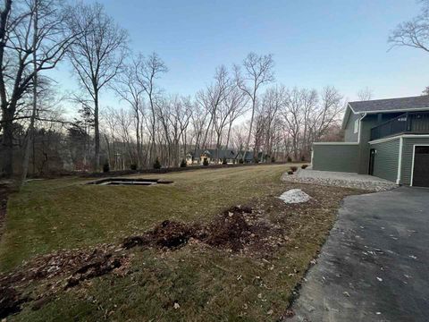 Tiny photo for 25130 Valley Dr Drive, Bettendorf, IA 52722 (MLS # 100000654)