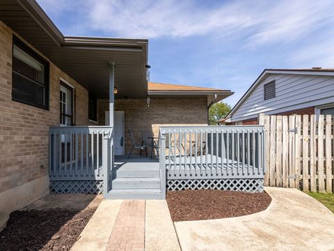 Tiny photo for 358 E Saint Charles Road, Elmhurst, IL 60126 (MLS # 12471564)
