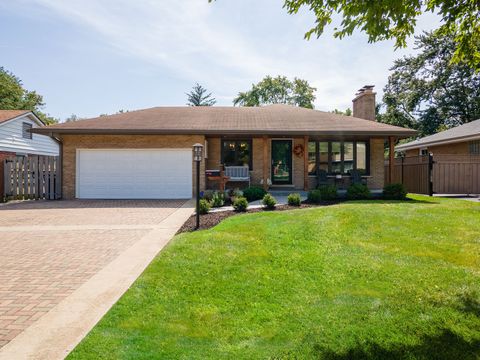Photo of 358 E Saint Charles Road, Elmhurst, IL 60126 (MLS # 12471564)