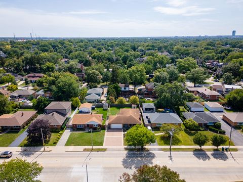 Tiny photo for 358 E Saint Charles Road, Elmhurst, IL 60126 (MLS # 12471564)