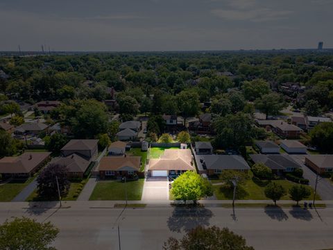 Tiny photo for 358 E Saint Charles Road, Elmhurst, IL 60126 (MLS # 12471564)