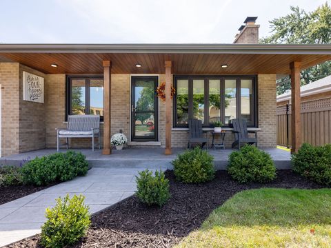 Tiny photo for 358 E Saint Charles Road, Elmhurst, IL 60126 (MLS # 12471564)