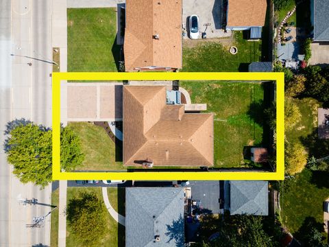 Tiny photo for 358 E Saint Charles Road, Elmhurst, IL 60126 (MLS # 12471564)