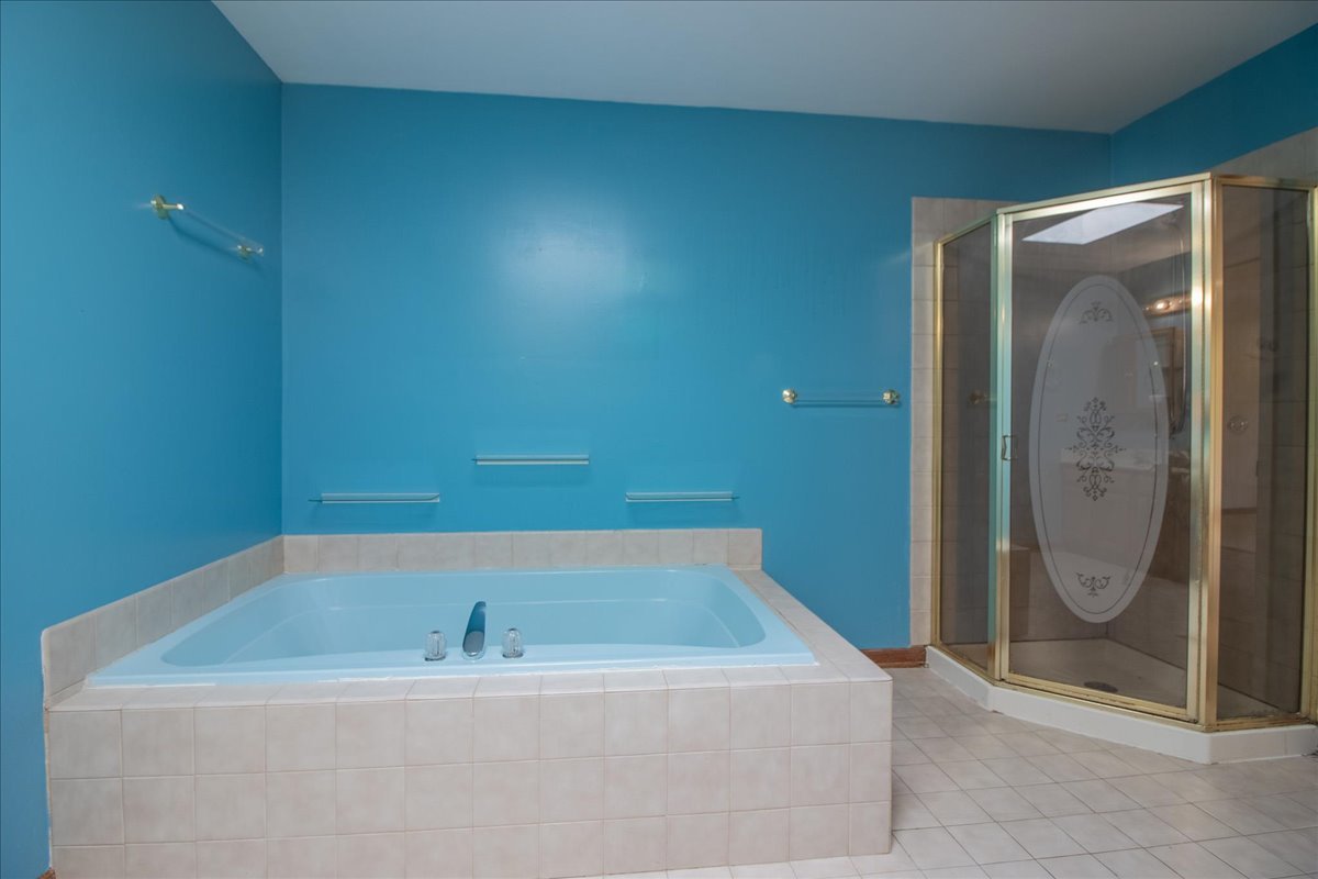 Bolingbrook, Illinois 60490, United States, 4 Bedrooms Bedrooms, ,3 BathroomsBathrooms,Residential,Contingent,236195