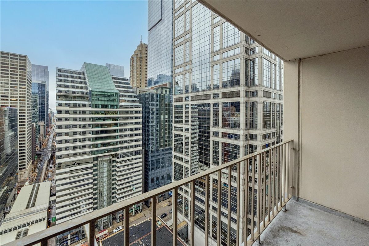 200 N Dearborn Street 2502