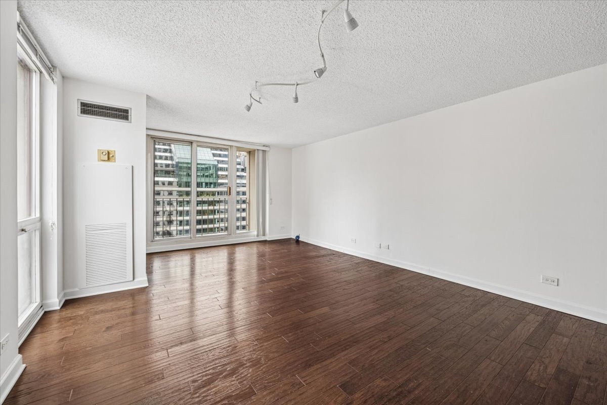 200 N Dearborn Street 2502