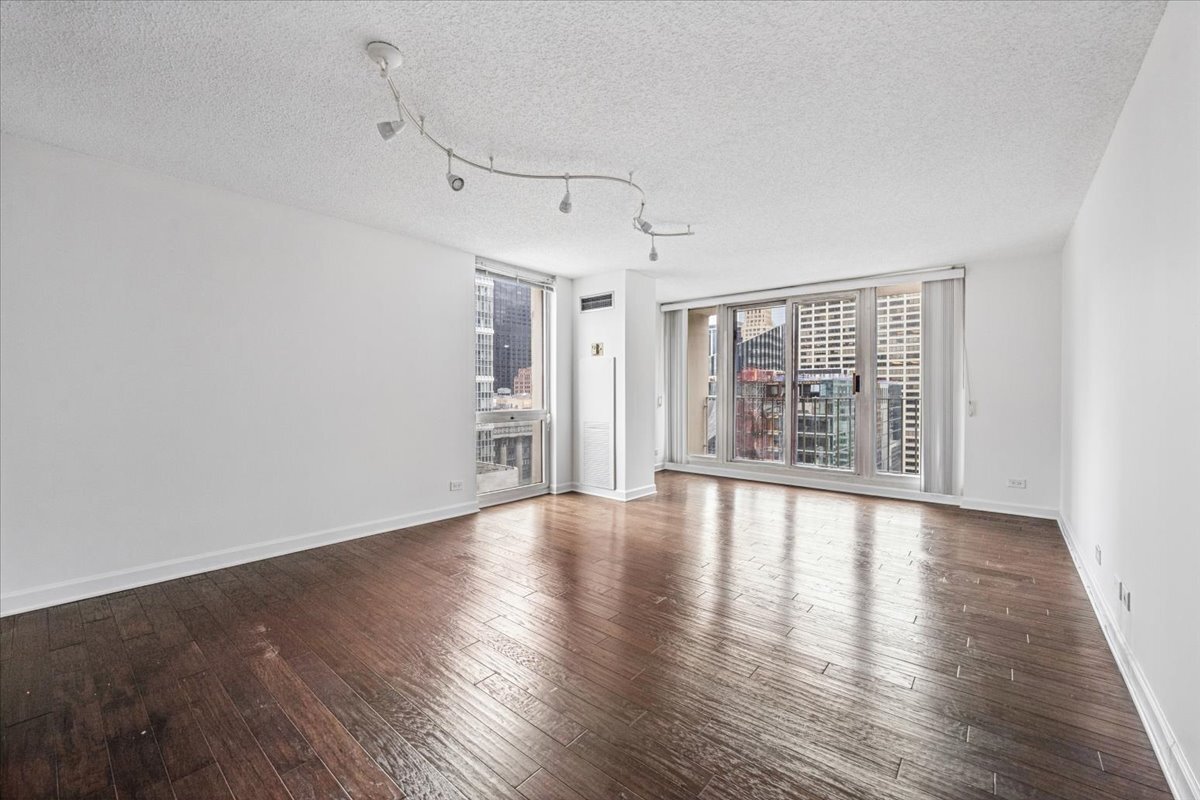 200 N Dearborn Street 2502