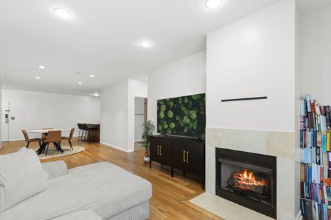 Tiny photo for 5300 N LINCOLN Avenue #4E, Chicago, IL 60625 (MLS # 12517891)