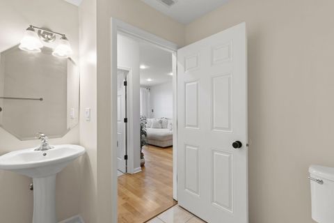 Tiny photo for 5300 N LINCOLN Avenue #4E, Chicago, IL 60625 (MLS # 12517891)