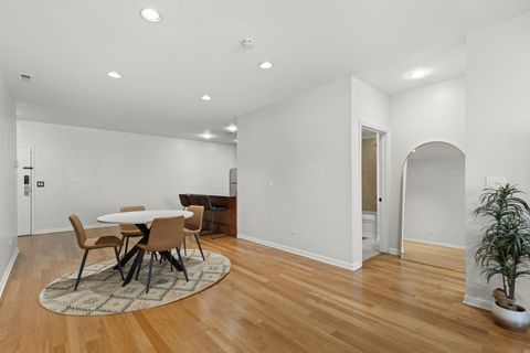 Tiny photo for 5300 N LINCOLN Avenue #4E, Chicago, IL 60625 (MLS # 12517891)