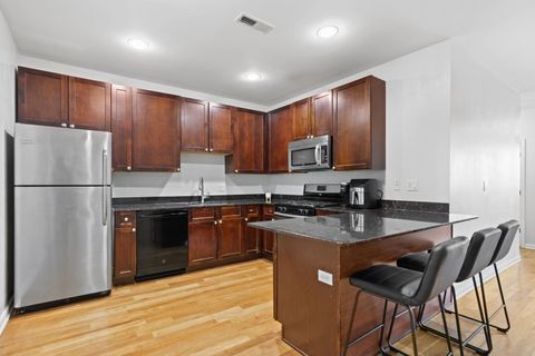 Tiny photo for 5300 N LINCOLN Avenue #4E, Chicago, IL 60625 (MLS # 12517891)