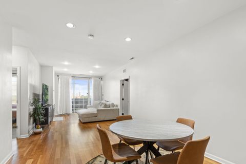 Tiny photo for 5300 N LINCOLN Avenue #4E, Chicago, IL 60625 (MLS # 12517891)
