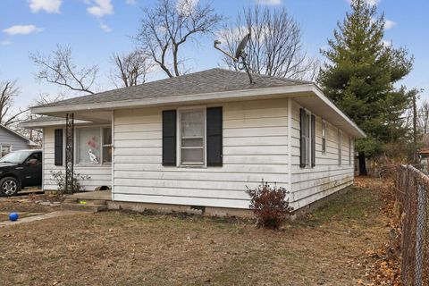 Tiny photo for 1006 Hester Avenue, Centralia, IL 62801 (MLS # 12579396)