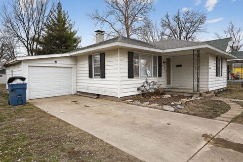 Tiny photo for 1006 Hester Avenue, Centralia, IL 62801 (MLS # 12579396)