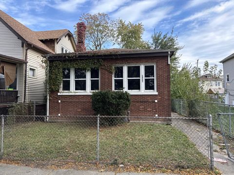 10721 S Prairie Avenue Chicago IL 60628