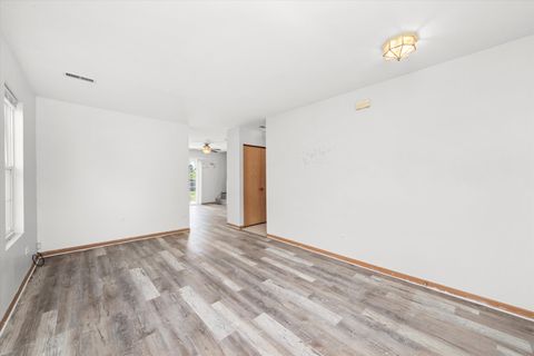Tiny photo for 923 E SAVANNAH Drive, Romeoville, IL 60446 (MLS # 12403669)