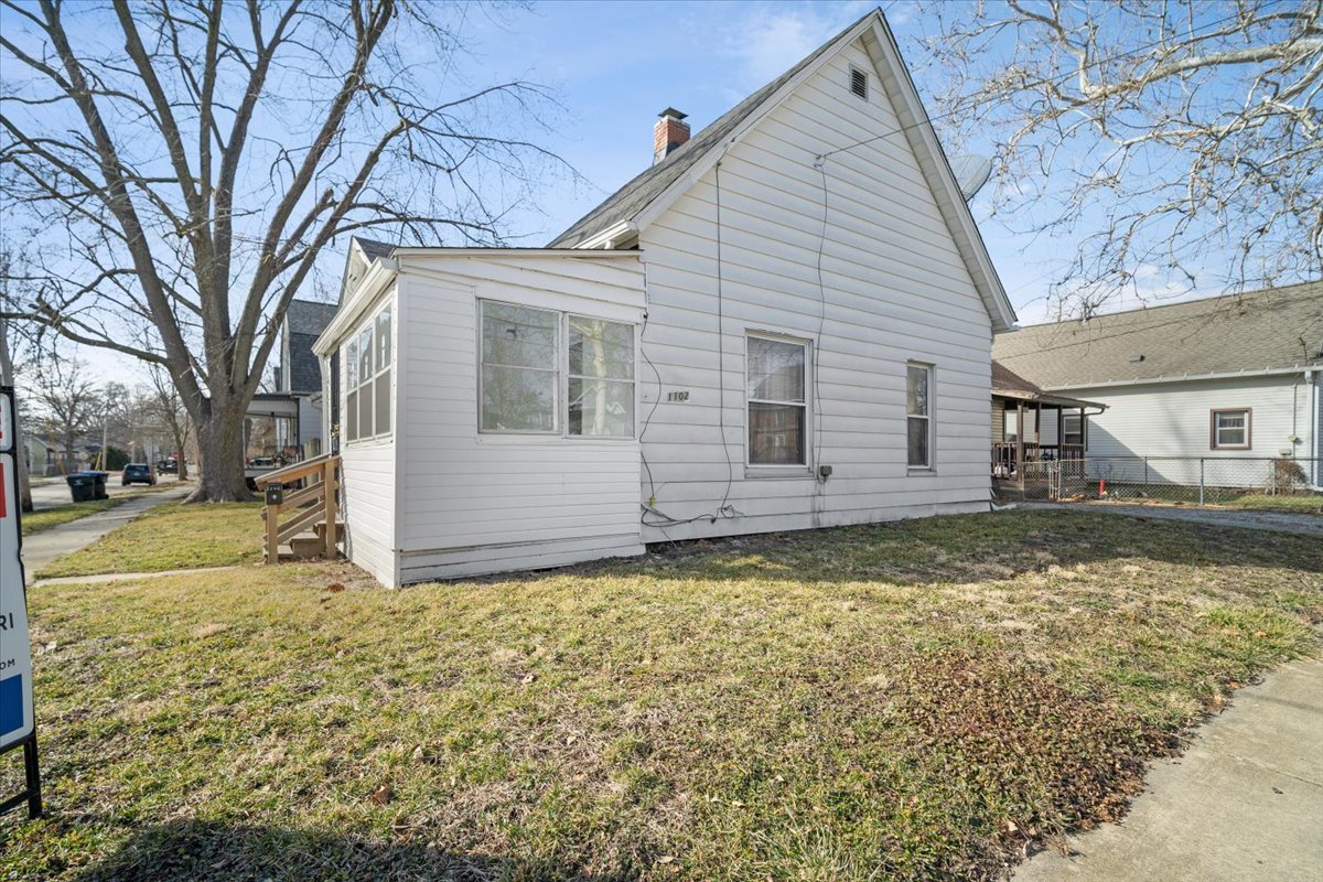 1102 N Lee Street