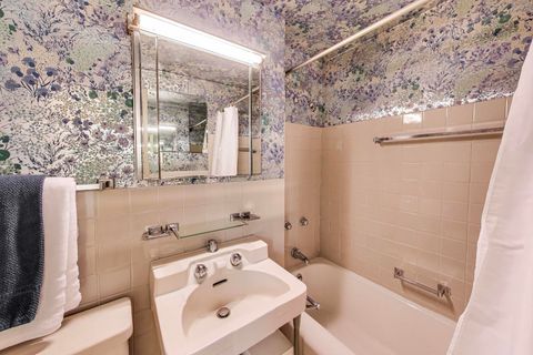 Tiny photo for 1508 Hinman Avenue #8B, Evanston, IL 60201 (MLS # 12502283)