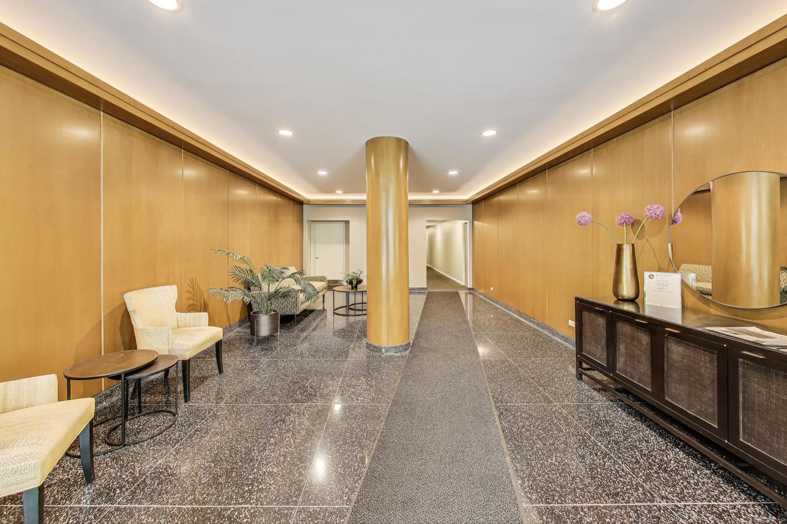 1508 Hinman Avenue 8B