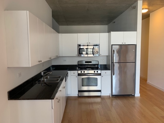 235 W Van Buren Street 3321