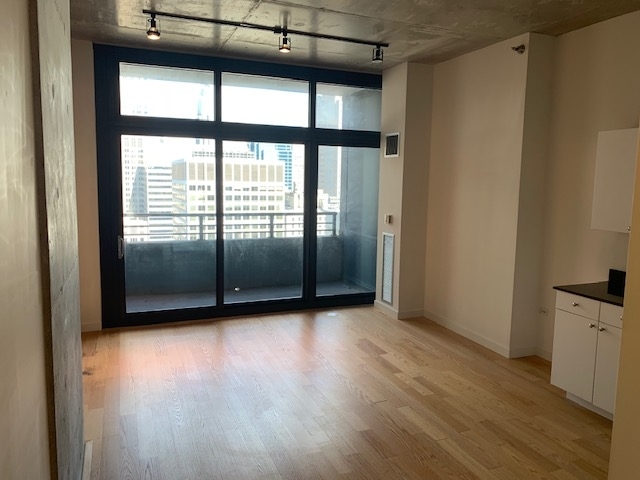 235 W Van Buren Street 3321