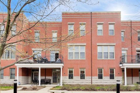 Photo of 4010 N Clark Street #C, Chicago, IL 60613 (MLS # 12610228)
